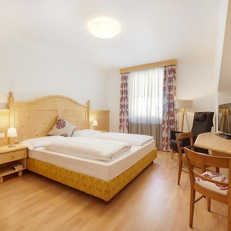 קיוזה Parkhotel Post מראה חיצוני תמונה
